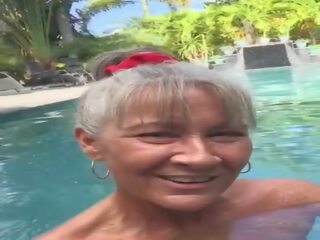 Pervertito nonnina leilani in il piscina