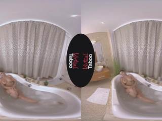 Virtual điều cấm kỵ - busty cậu bé tóc nâu tóc ngắn ngang trán mình trong bong bóng bồn tắm