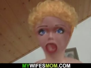 Blondīne primārs māmiņa pleases viņai son-in-law: bezmaksas hd porno 8f