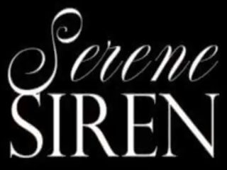 Serene's serenade splendid blondin masturberar